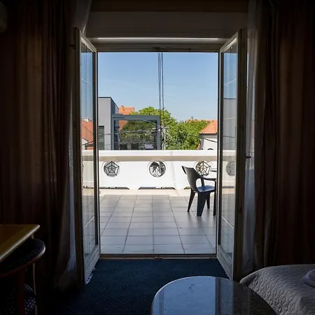 Garni Panorama Lux 3* Ni