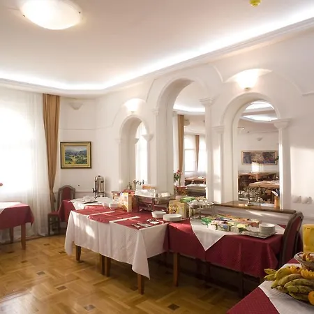 Hotel Garni Hotel Panorama Lux 3*